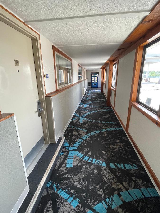 Days Inn By Wyndham Alpena Exterior photo