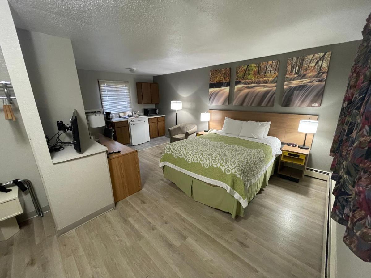 Days Inn By Wyndham Alpena Exterior photo