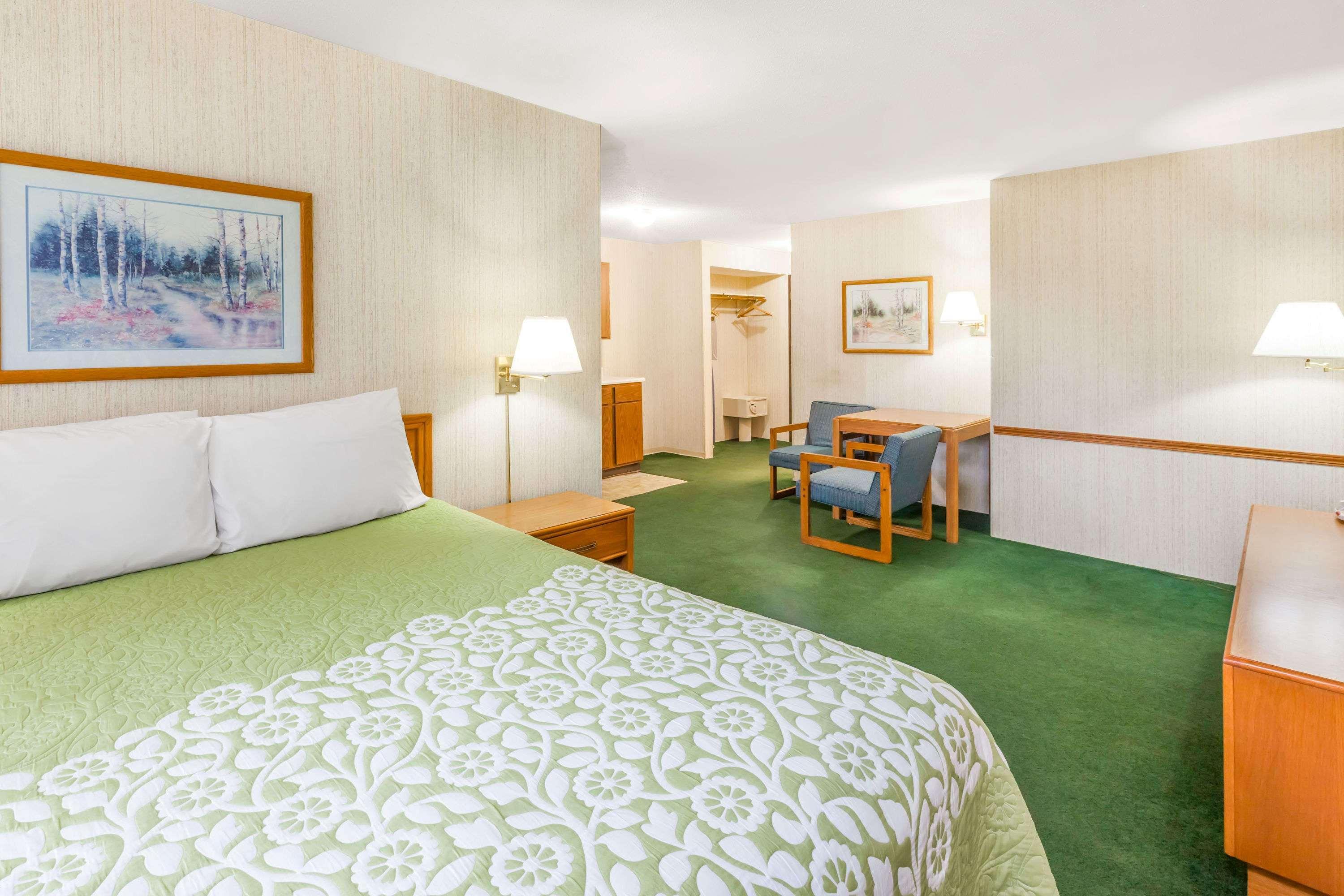 Days Inn By Wyndham Alpena Exterior photo